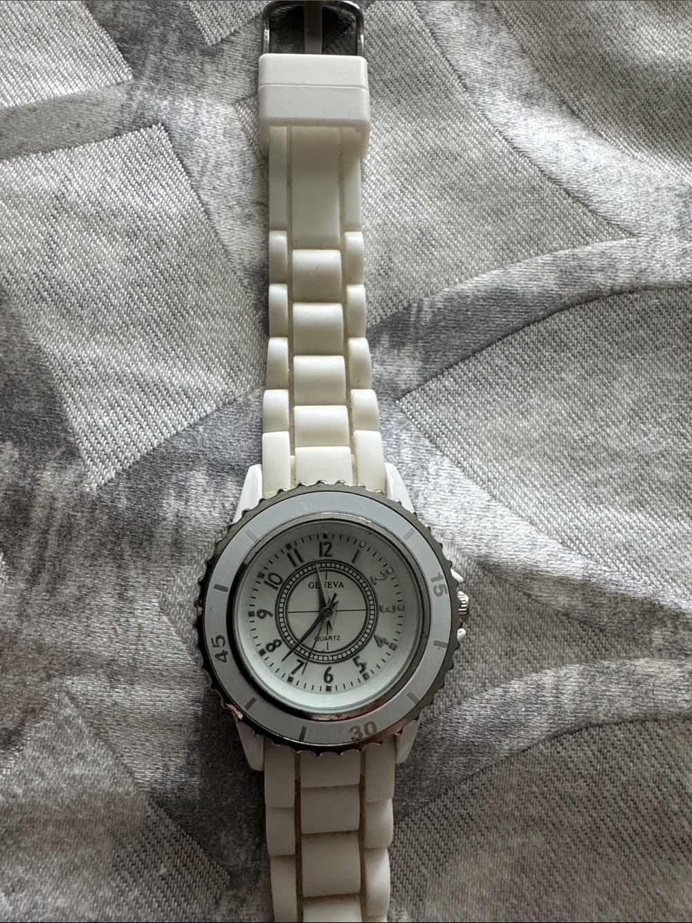 Geneva White Silicone Fashion Watch - Picture 6 of 7